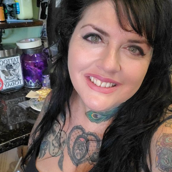 Meet your Posher, Gina - Picture 2 of 2